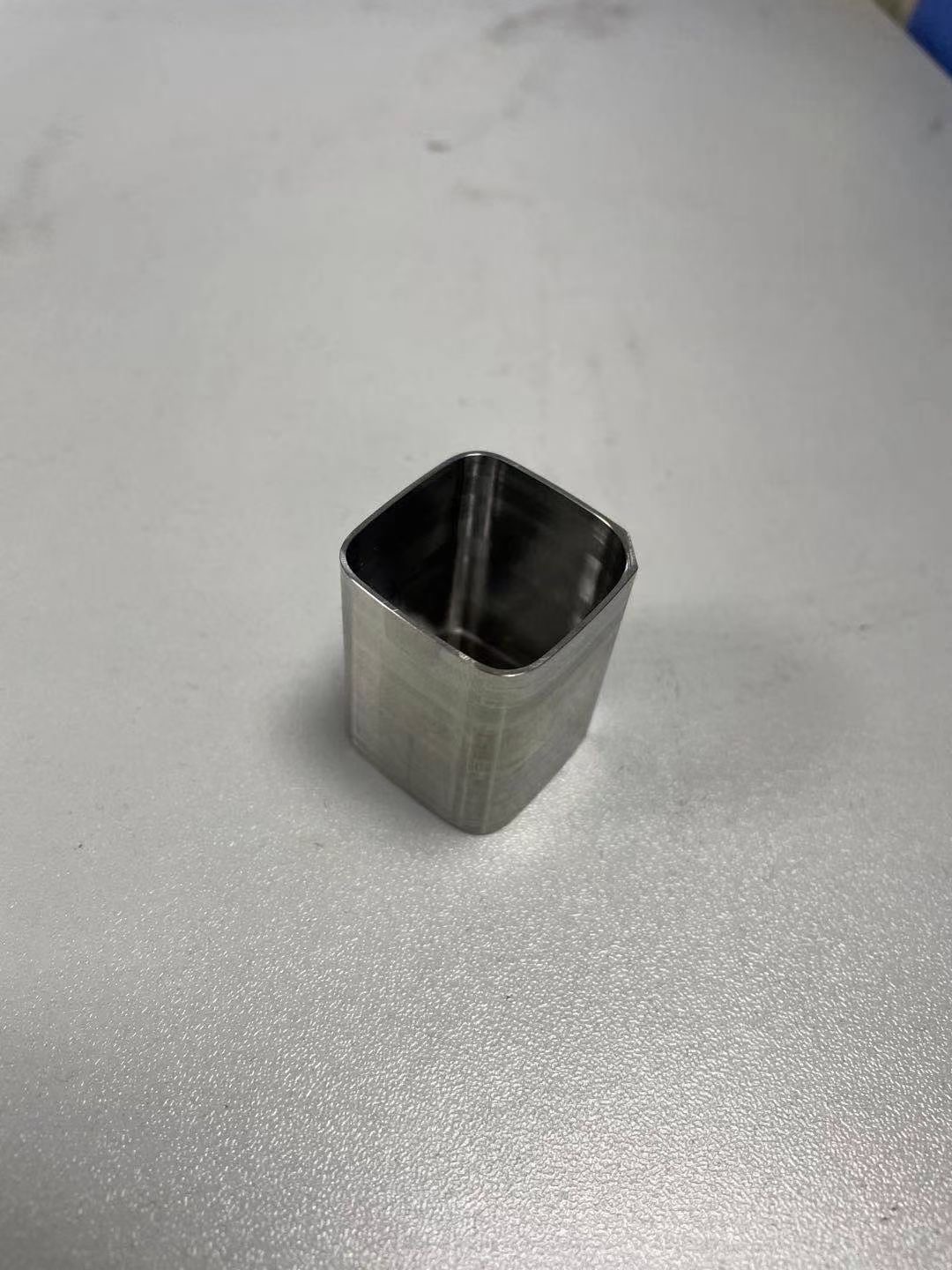 佛山不锈钢管厂的不锈钢立柱为什么要使用夹胶玻璃