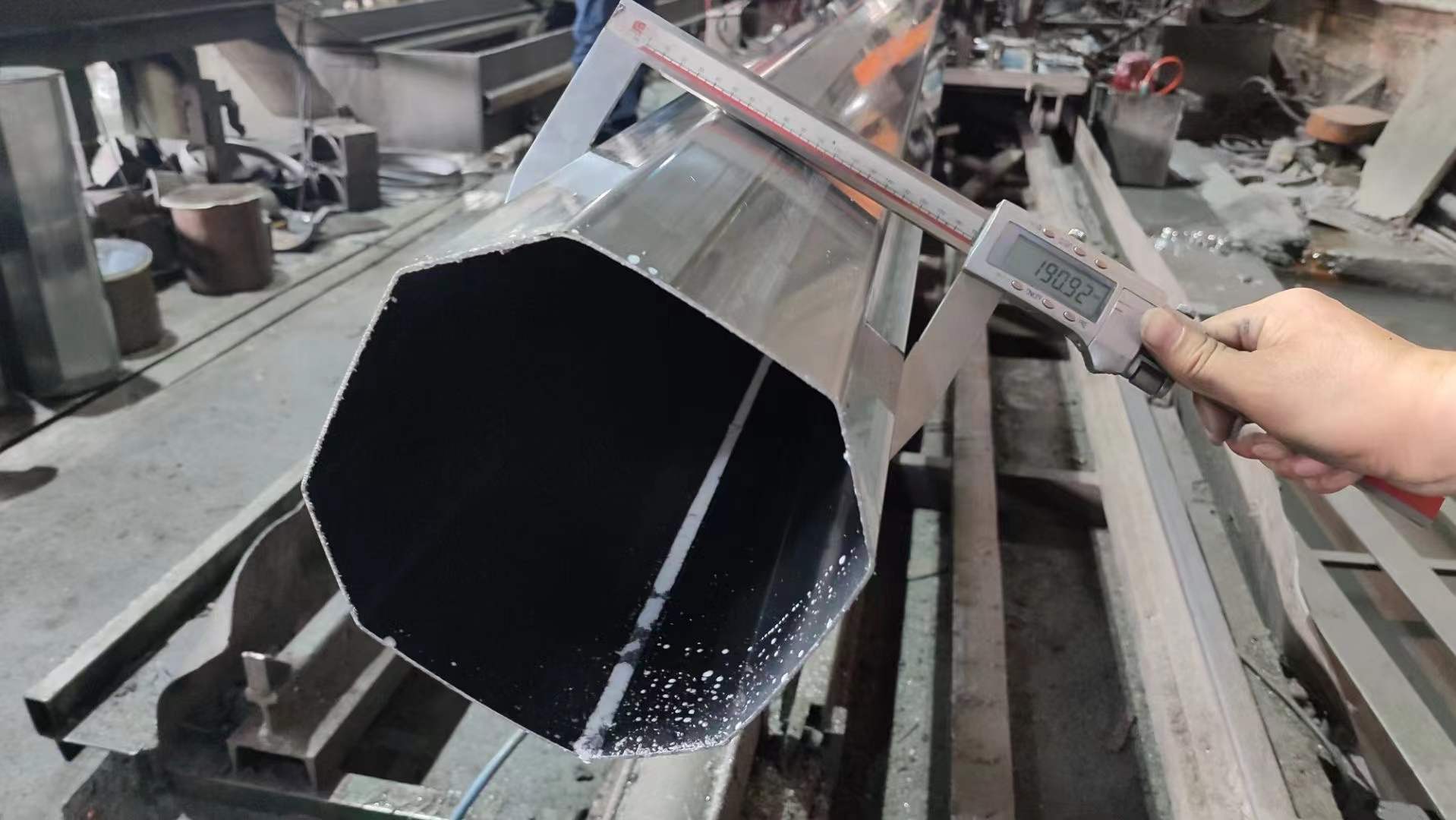 佛山不锈钢管厂家对电梯装饰之轿厢装修的相关知识