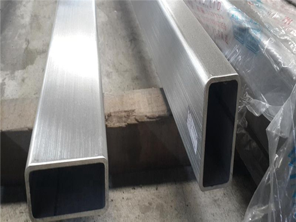 都是不锈钢餐具 食品级和304的水竟然这么深！