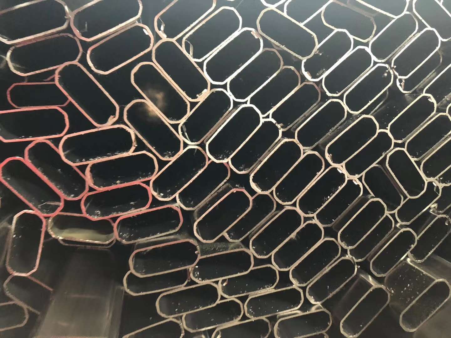 佛山不锈钢管厂家如何进行不锈钢板的表面白化处理