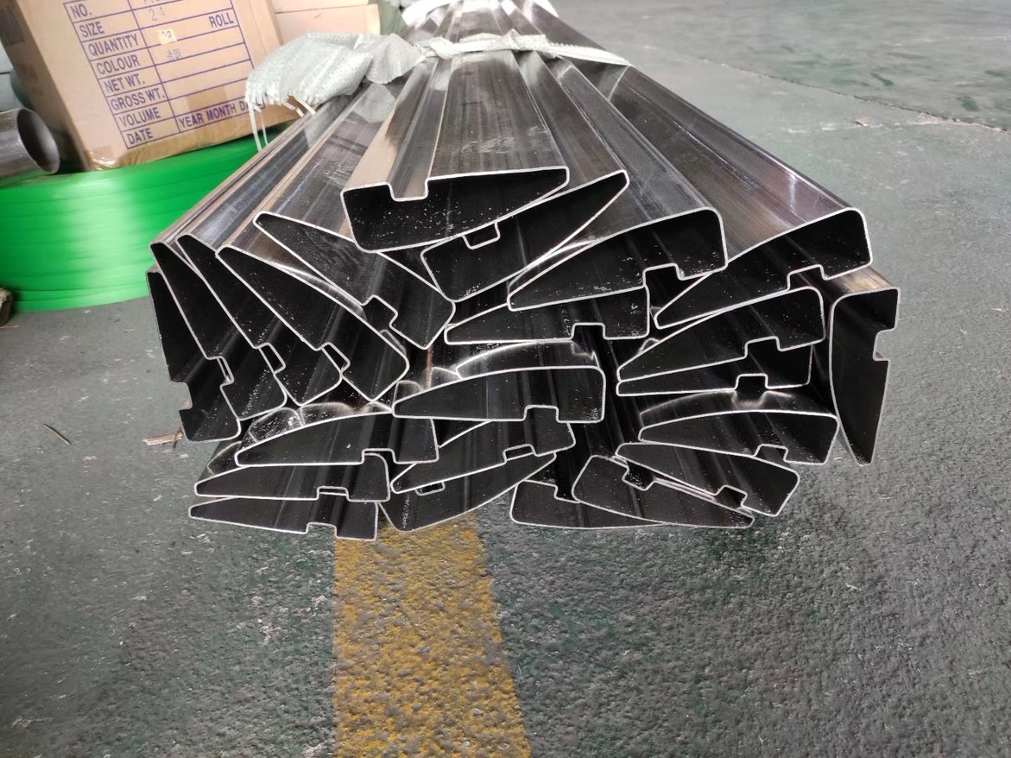 佛山不锈钢厂好原料促进优良不锈钢管发展！